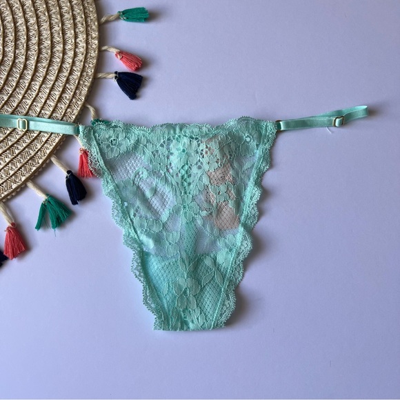 Victoria’s Secret Lace Adjustable V-String Panty Waterfall Medium NEW - Picture 1 of 7
